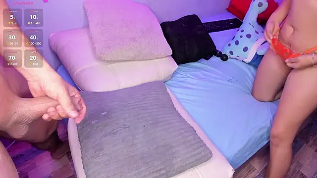 Sara_and_Lion webcam