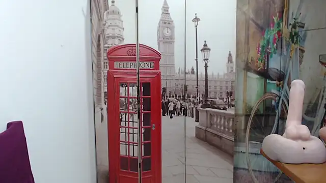 curly_greeneyed webcam