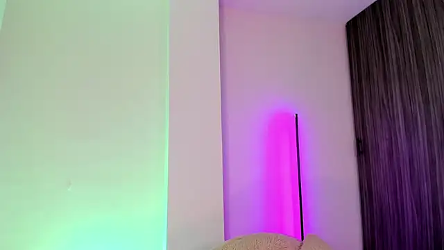 LaurenMitchell1 webcam