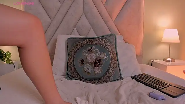 angelica_cross_ webcam