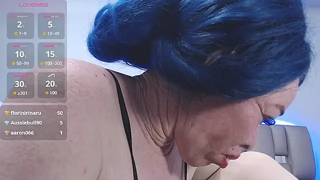 Kittywhiteass webcam