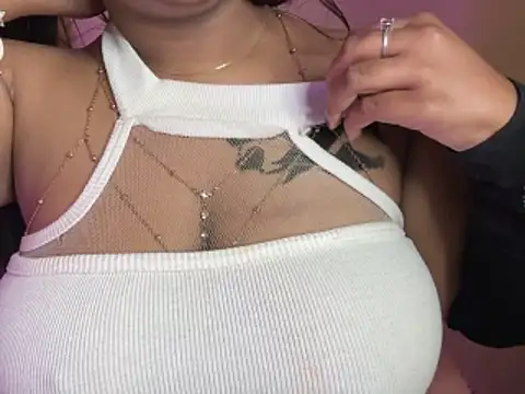 Its_cherry_magic webcam