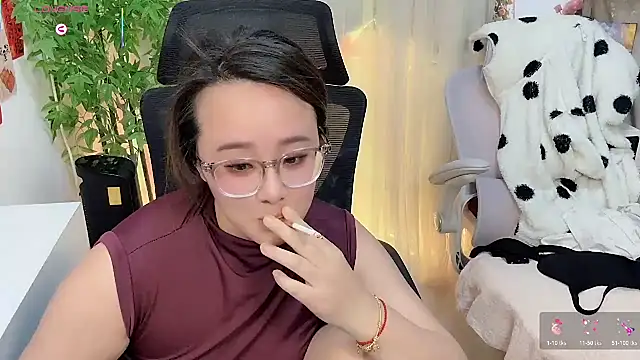 美女NEWONETO在线直播