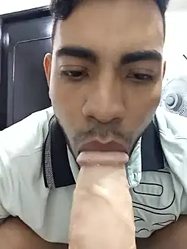 moreno_latino_sex (M young) - 😈👅 Tongue and hot gesture
