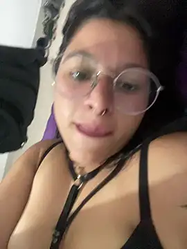 Webcam Model (amazonaa9)  is live.Free join now!