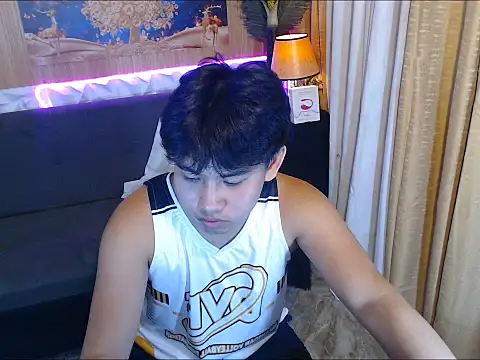 charliebighead (M twink) - cumshoot