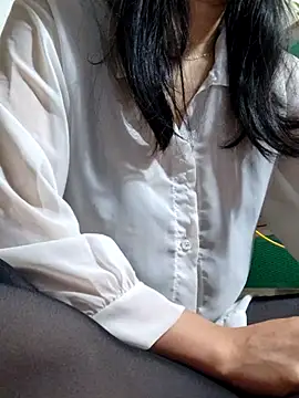 Webcam Model (Maria2299)  is live.Free join now!