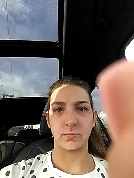 Webcam Model (Just-Dori)  is live.Free join now!