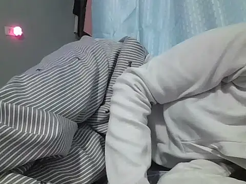 berry_alma06 - Berry_alma06's free webcam