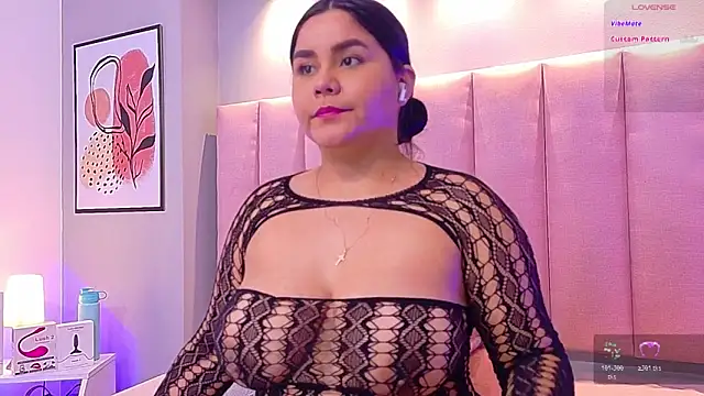 keilyross (F young) - Boobs bouncing  out 👀👀