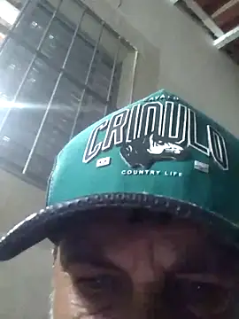 Peludo173317's live cam