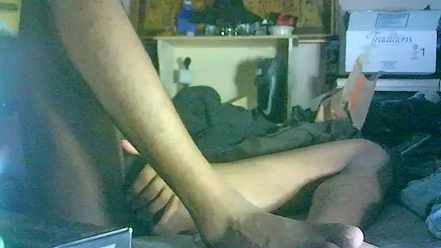 ON3YOULLN3VER_FIR3 webcam