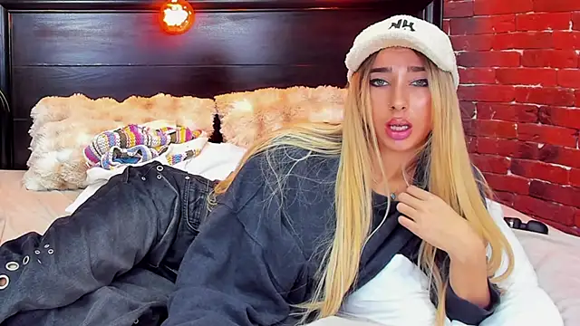 ChristynaRoss webcam