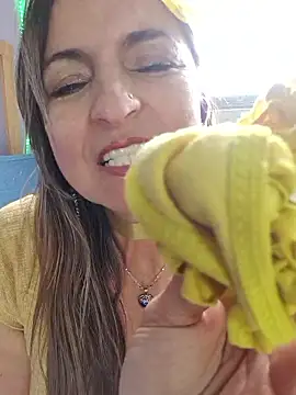 marilyn_love6969 (F milf) - “My ass open to see my toy vibrating.”