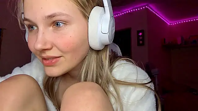 karinrobertson (F teen) - slap my pink pussy x5