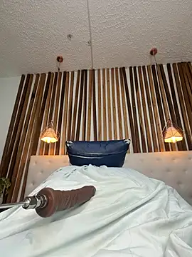 Webcam Model (valerie_lya)  is live.Free join now!