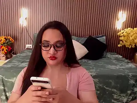 hotcum_ella (Ask my age) - GO UNDER MY DESK AND SWALLOW MY BIGLOAD!