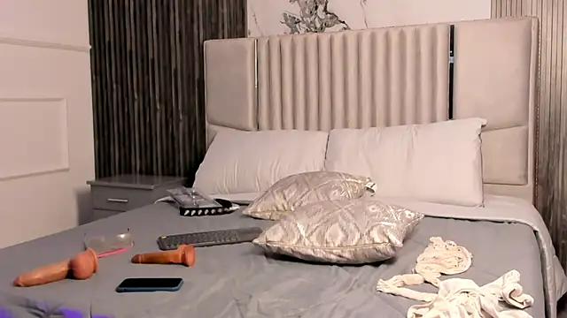 parisbloom (M twink) - Full naked + fash ass 3min