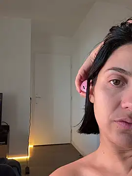 LaPetiteKim Live Webcam on Stripchat