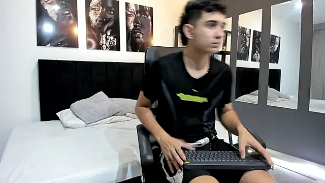 alejo_grey - Alejo_Grey's free webcam