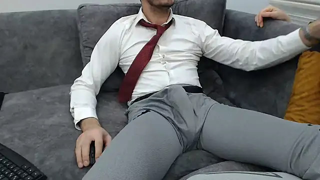 Naughtb0y's live cam