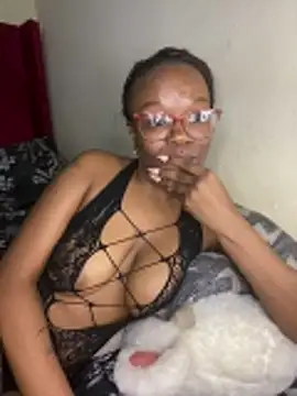 Webcam Model (YummyMelanin117)  is live.Free join now!