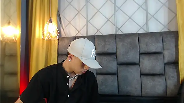 maik_russo (Ask my age) - fingers in the ass