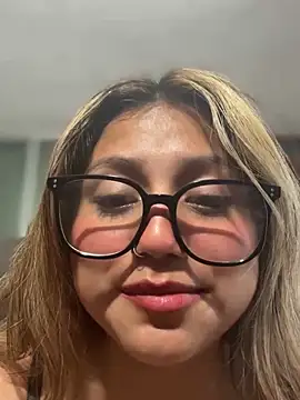 Webcam Model (-Adrilux-) is live