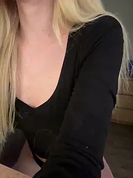 Webcam Model (xDinnax)  is live.Free join now!