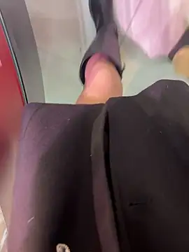 yimisun01 (F milf) - 户外超刺激……偷偷夹着小粉玩……国王👑完成✅上身裸体真🈳3分钟吃奶水