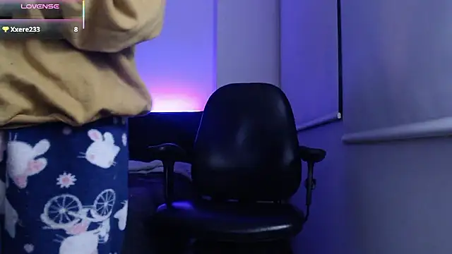 miabunnie (F young) - Flash boobs for 25 😈