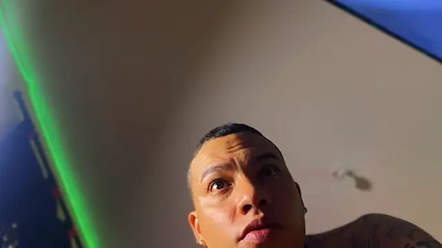 AlphaMasterXxx webcam