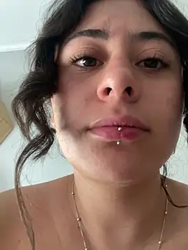 Webcam Model (ctlnblls) is live