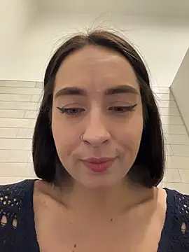 holly_play (F young) - Go to the store and buy a banana