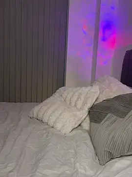 sexysaraxxoo (F teen) - 3 min toy control