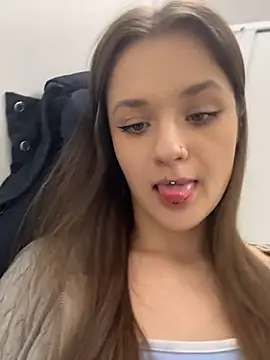 kittyqueeny (F young) - Off panties and sit on camera OPEN PUSSY