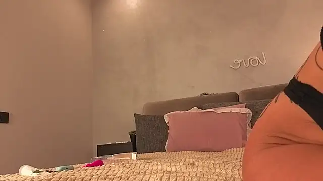 nikolemolly - Nikolemolly's free webcam - UK Sex Cams