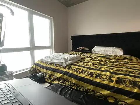 Webcam Model (yourgoddessangela) is live