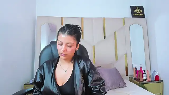 Salmaportman69 Live Webcam on Stripchat