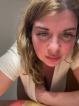 Webcam Model (Lombada)  is live.Free join now!