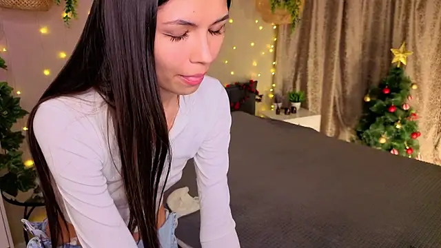 neliabermea (F teen) - Remove my straps! ^-^