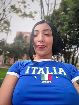 kathy2026 (F young) - to enter a store and flash your breasts