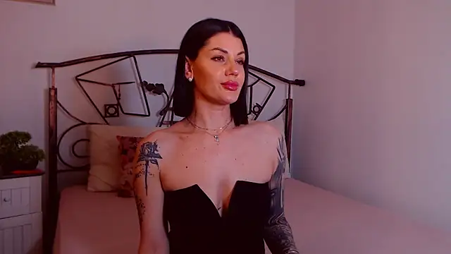 YvonneEverlee webcam