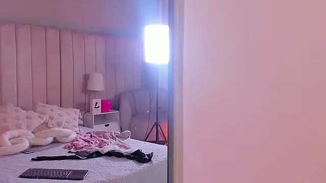 Aleja_arango1's live cam