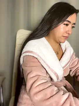 AuroraJohns_Pink webcam