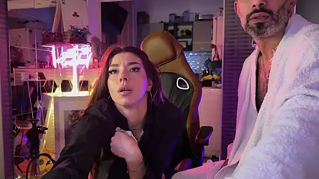 secret_lovers1 (Ask my age) - lets make her squirt ...