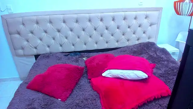 leslieanddrako webcam