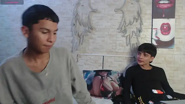 axel_milo_kairo_and_noa webcam