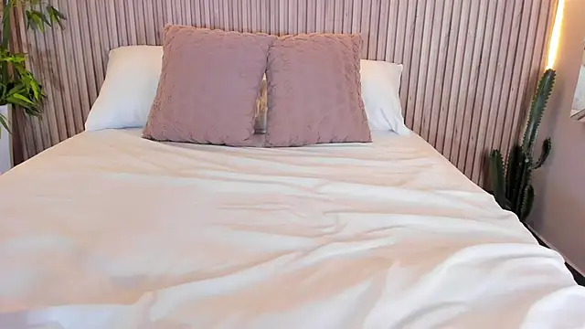 georginareyes (F young) - add more saliva