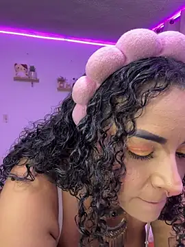 Webcam Model (ariadna_cooper)  is live.Free join now!